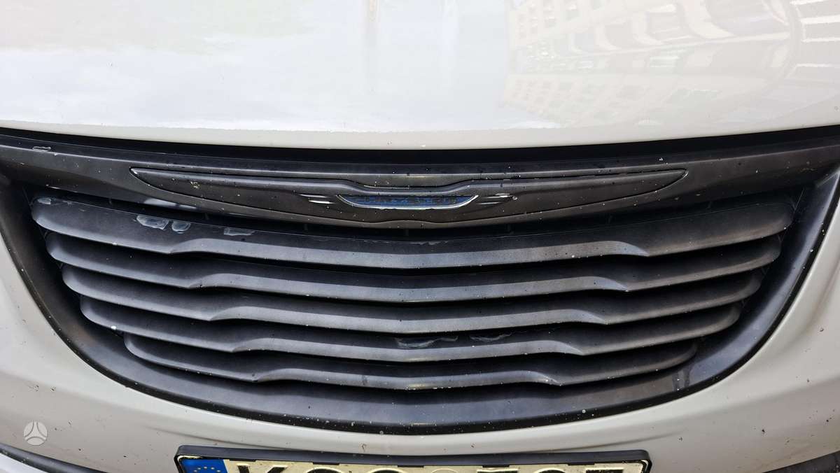 Chrysler Town 2013 — engine 3600 cm³, 287 HP (211kW)