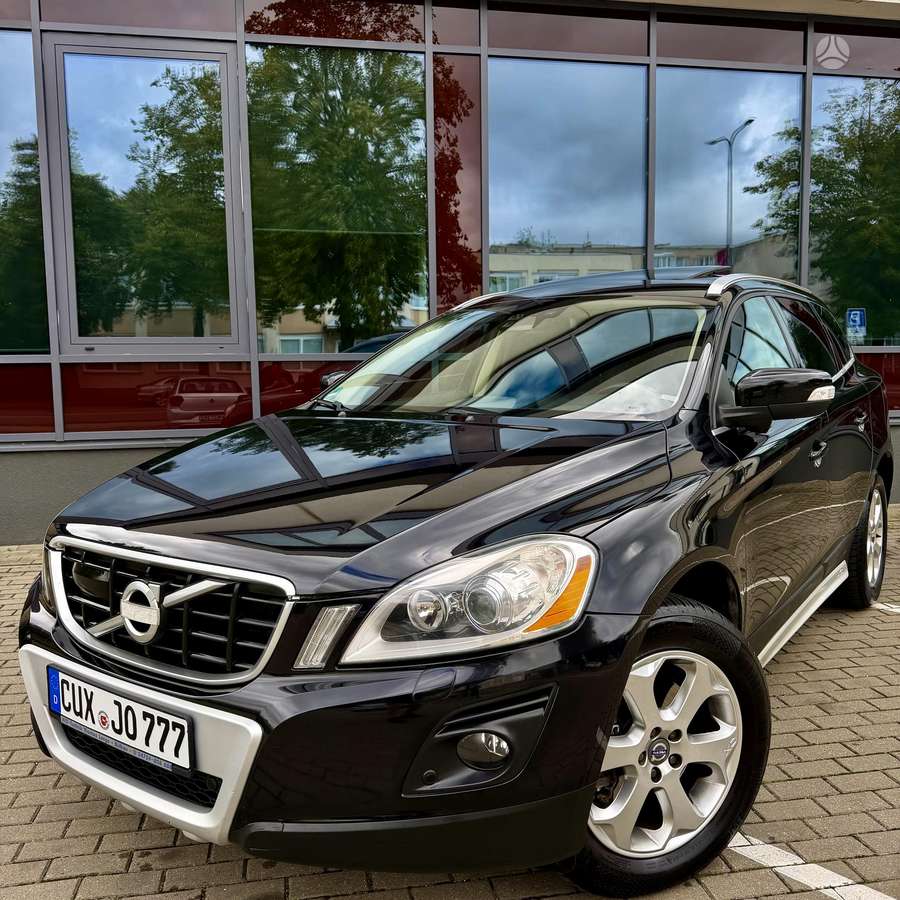 Volvo XC60 2010 — салон