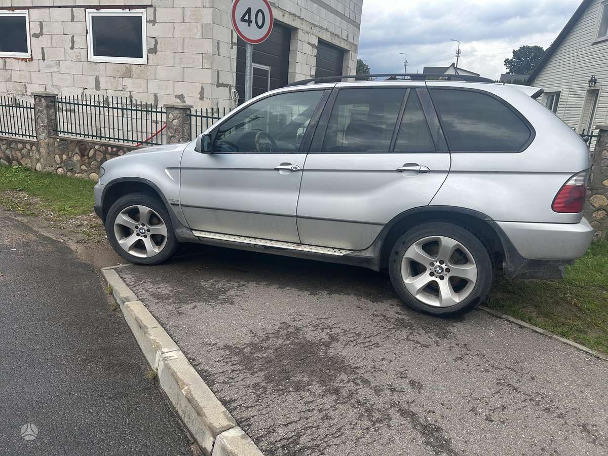 BMW X5 2004 — rear view