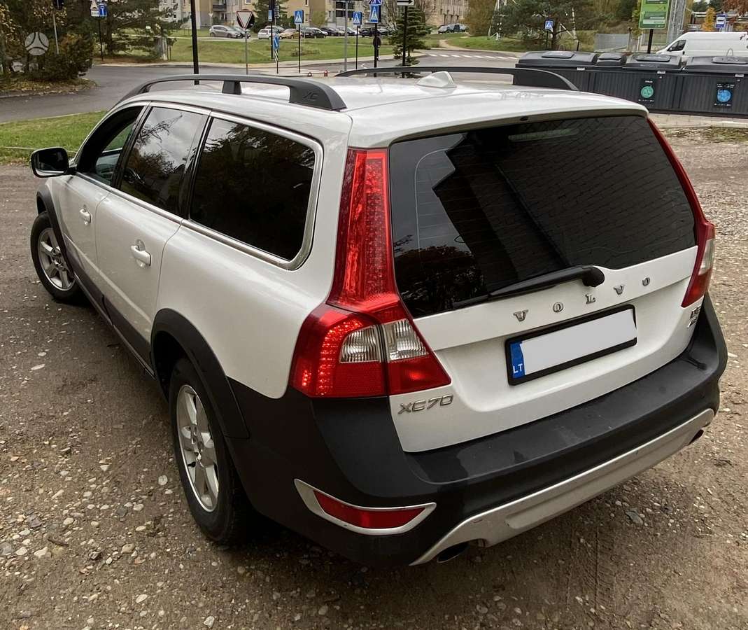 Volvo XC70 2013 — двигун 2400 cm³, 215 HP (158kW)