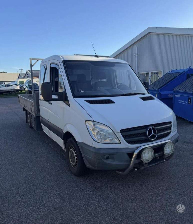 Mercedes-Benz Sprinter 2012 — rear view