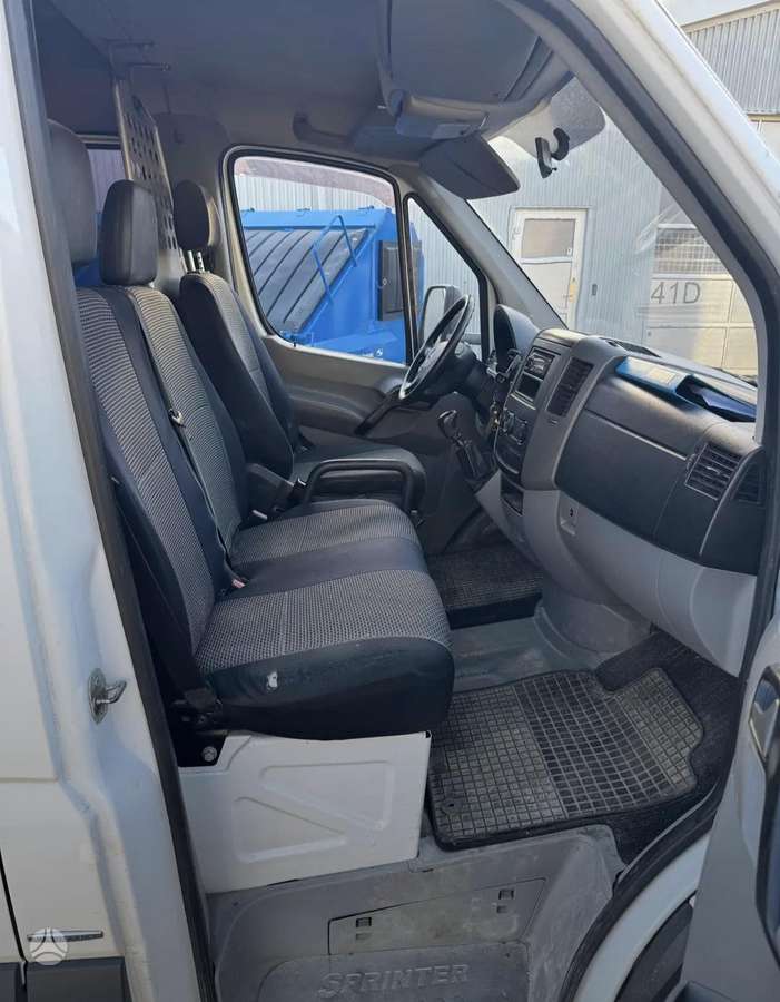 Mercedes-Benz Sprinter 2012 — interior