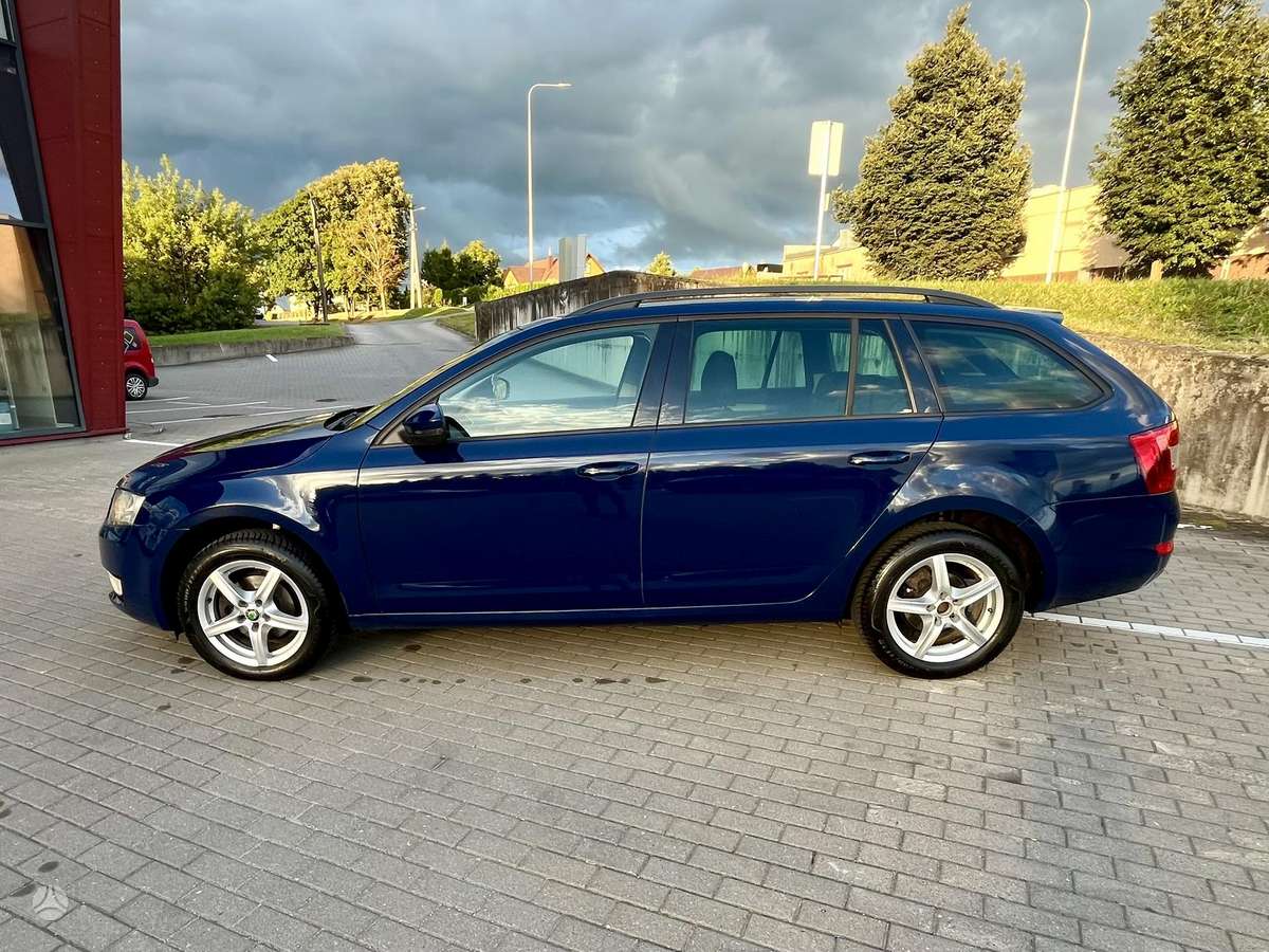 Skoda Octavia 2014 — rear view
