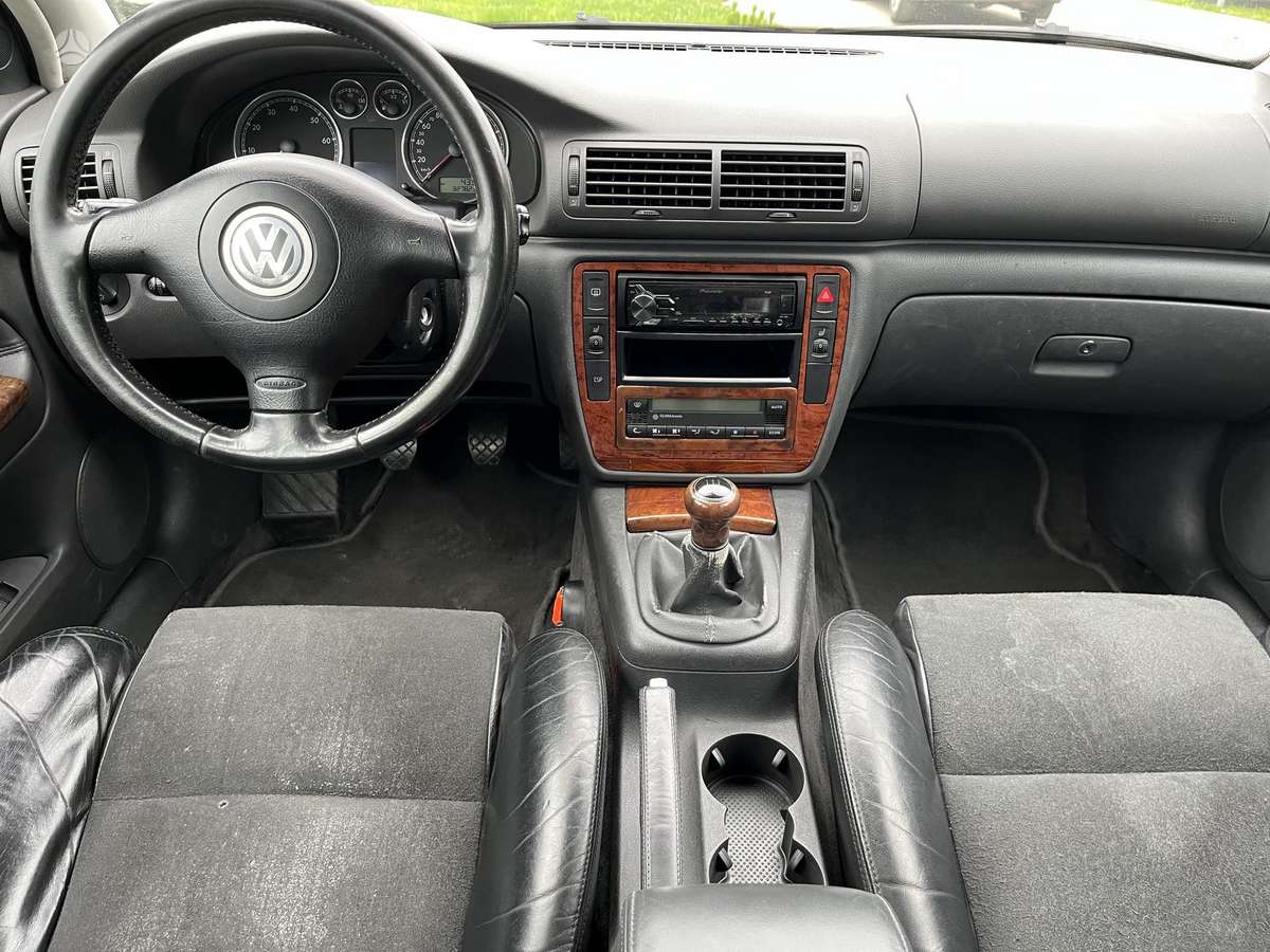 Volkswagen Passat 2004 — photo 11