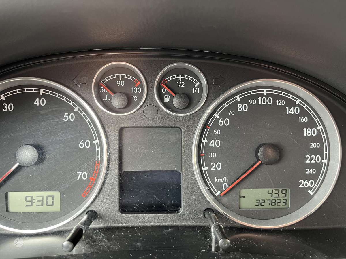 Volkswagen Passat 2004 — photo 12