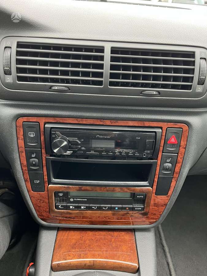 Volkswagen Passat 2004 — photo 13