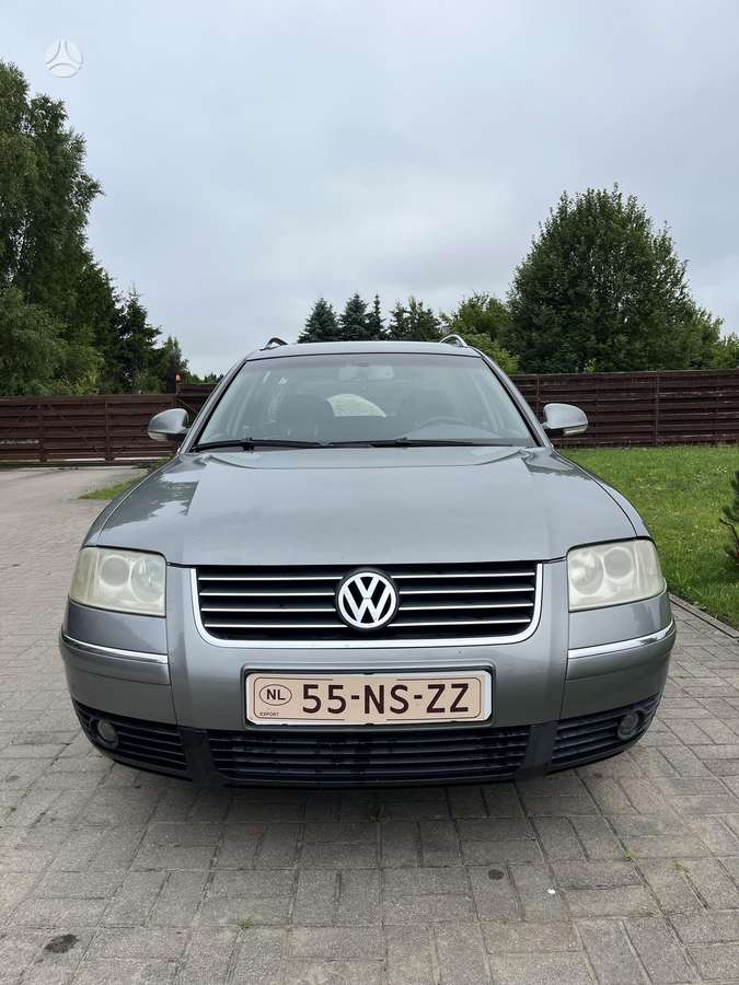 Volkswagen Passat 2004 — interior