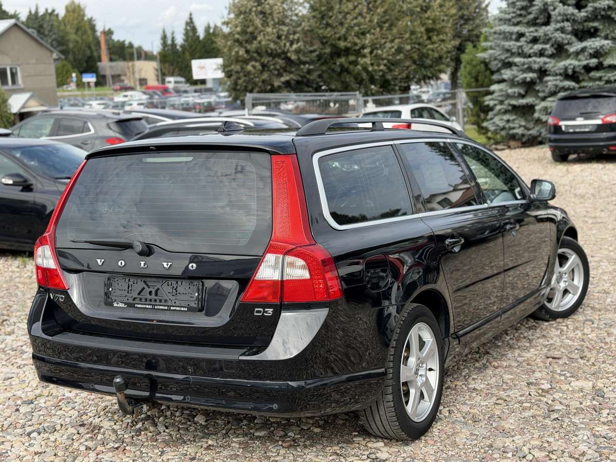 Volvo V70 2013 — вигляд ззаду