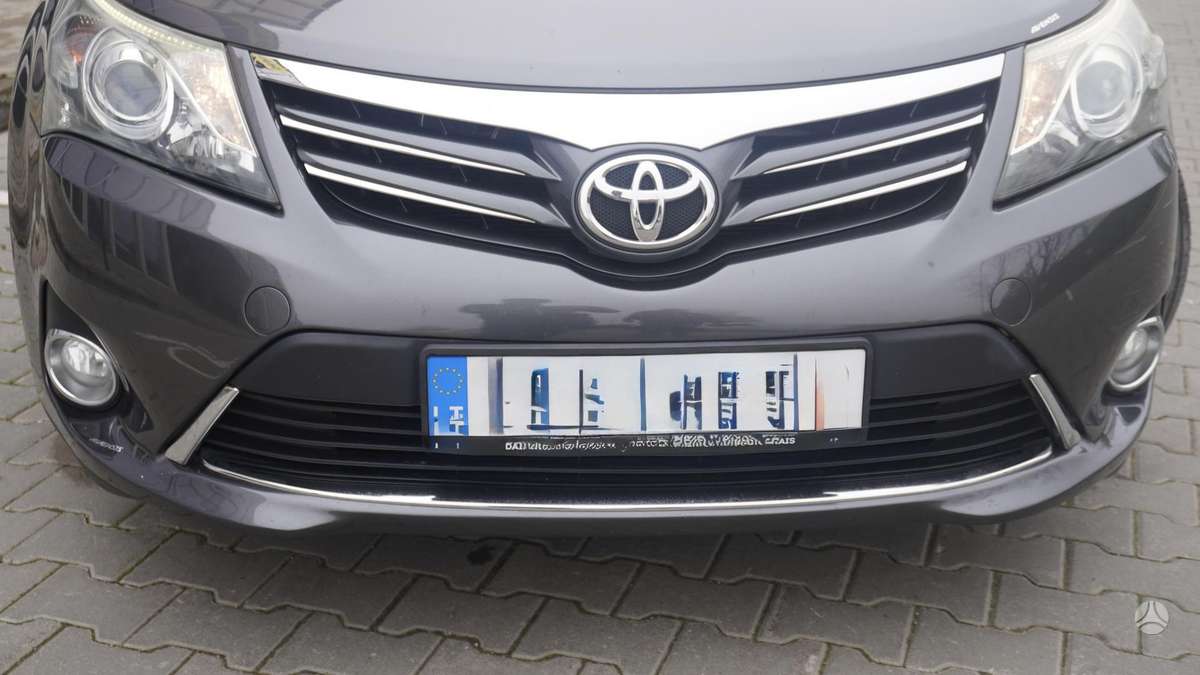 Toyota Avensis 2014 — photo 12