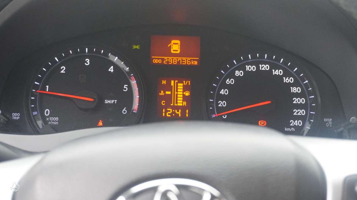 Toyota Avensis 2014 — photo 31