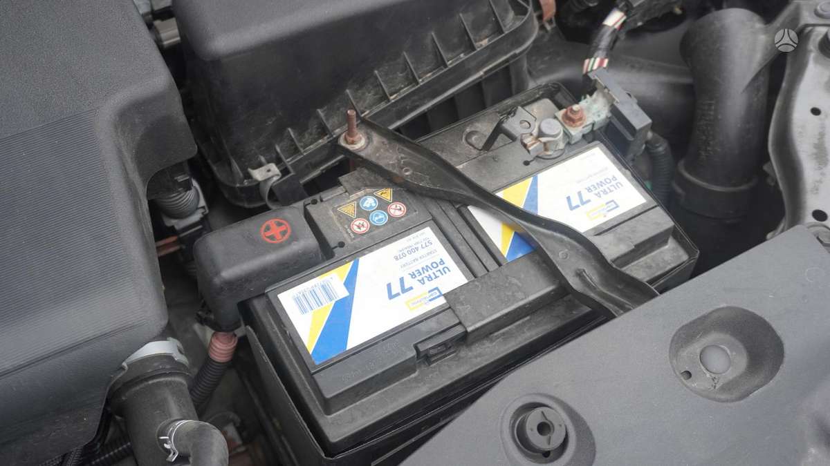 Toyota Avensis 2014 — photo 38