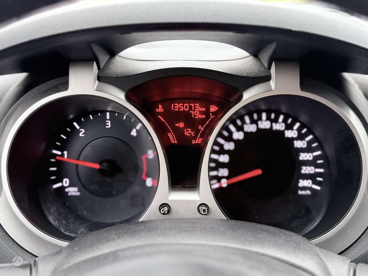 Nissan Juke 2014 — photo 11