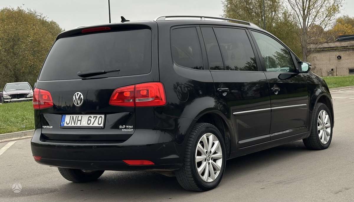 Volkswagen Touran 2012 — photo 12