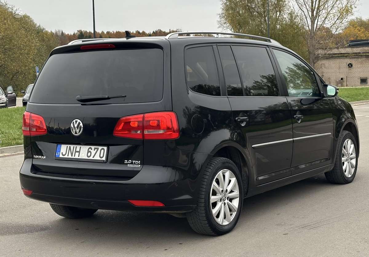 Volkswagen Touran 2012 — photo 16