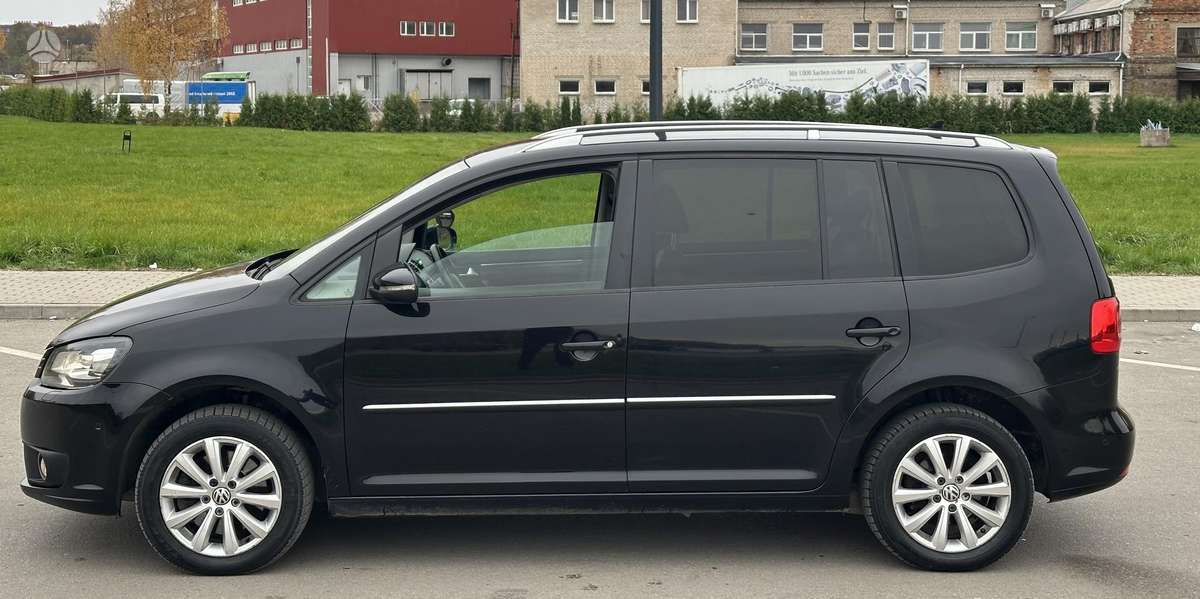 Volkswagen Touran 2012 — photo 17