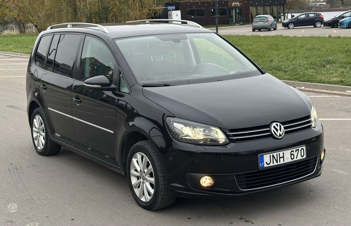 Volkswagen Touran 2012 — rear view