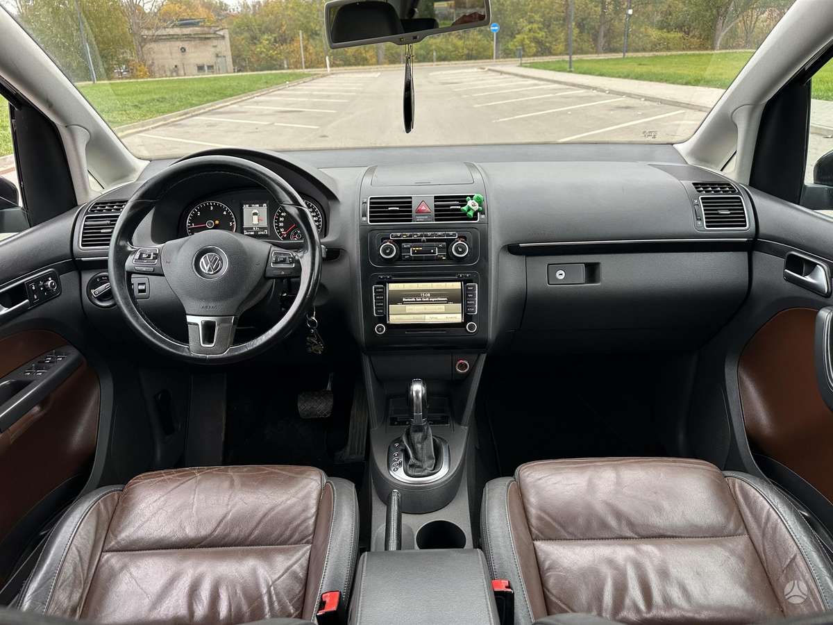 Volkswagen Touran 2012 — photo 20