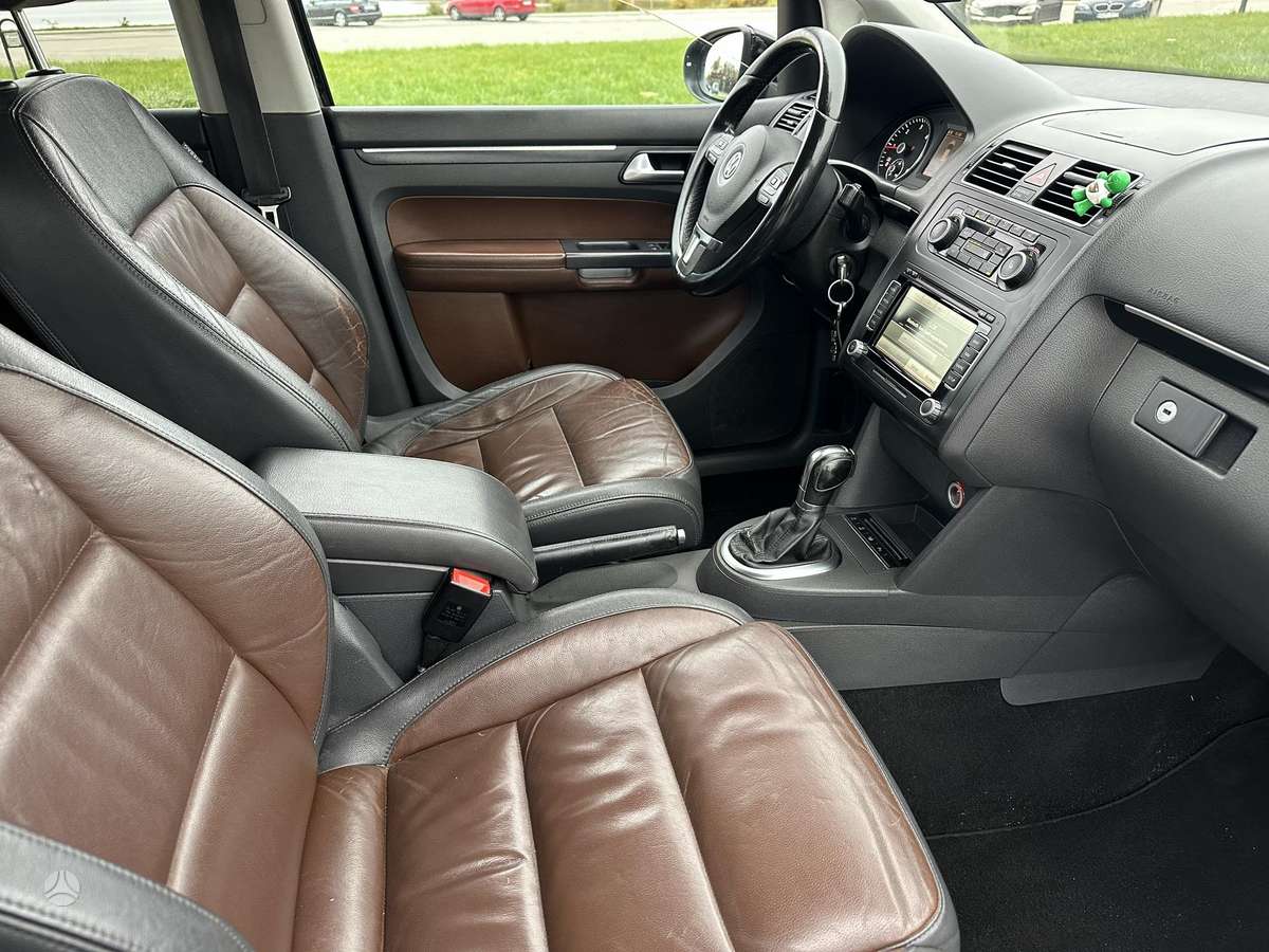 Volkswagen Touran 2012 — photo 21