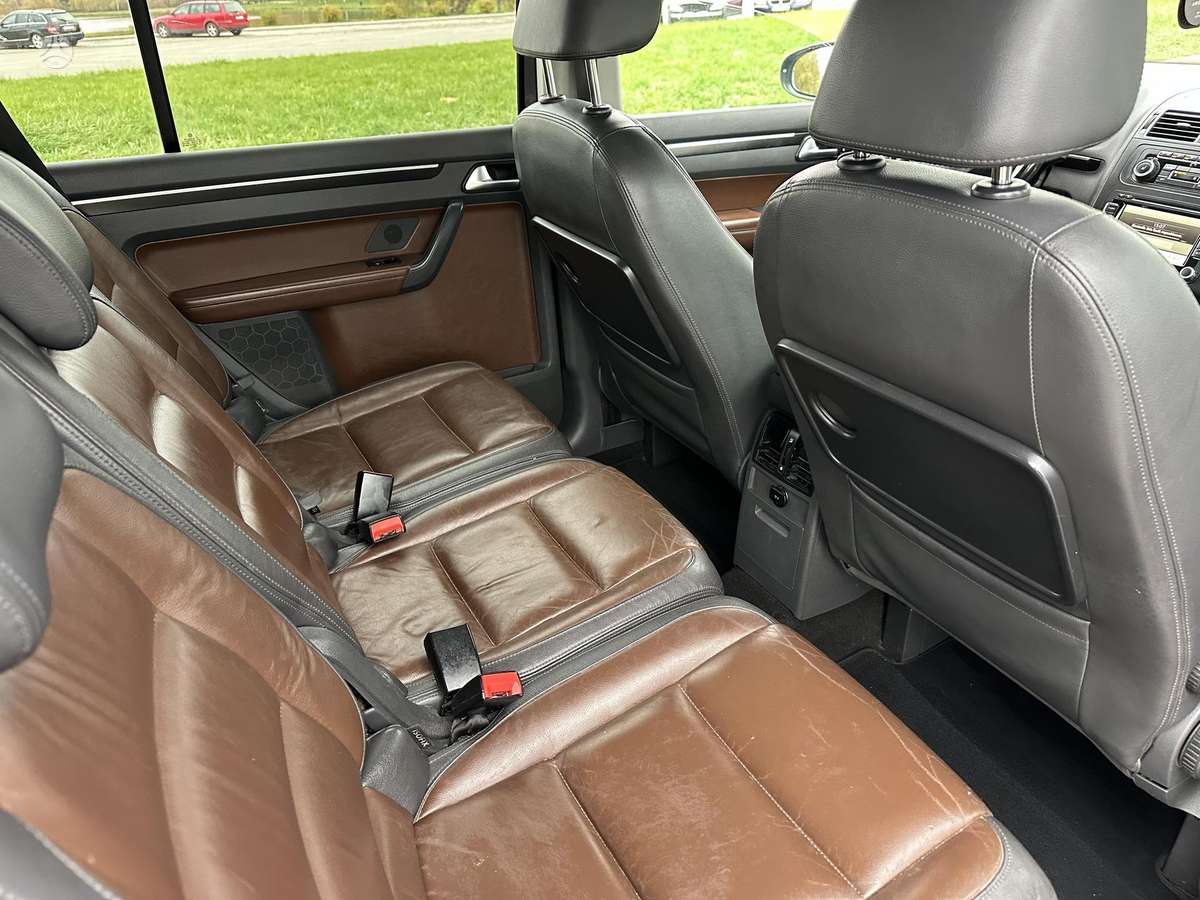 Volkswagen Touran 2012 — photo 24