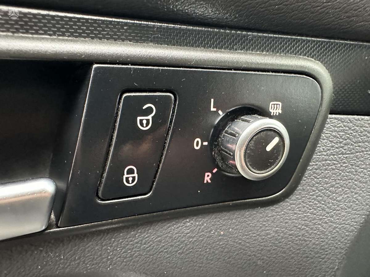 Volkswagen Touran 2012 — photo 26