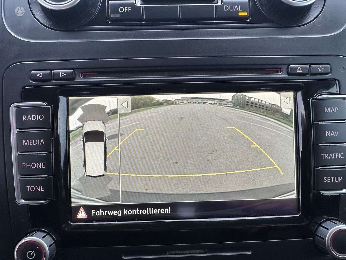 Volkswagen Touran 2012 — photo 28