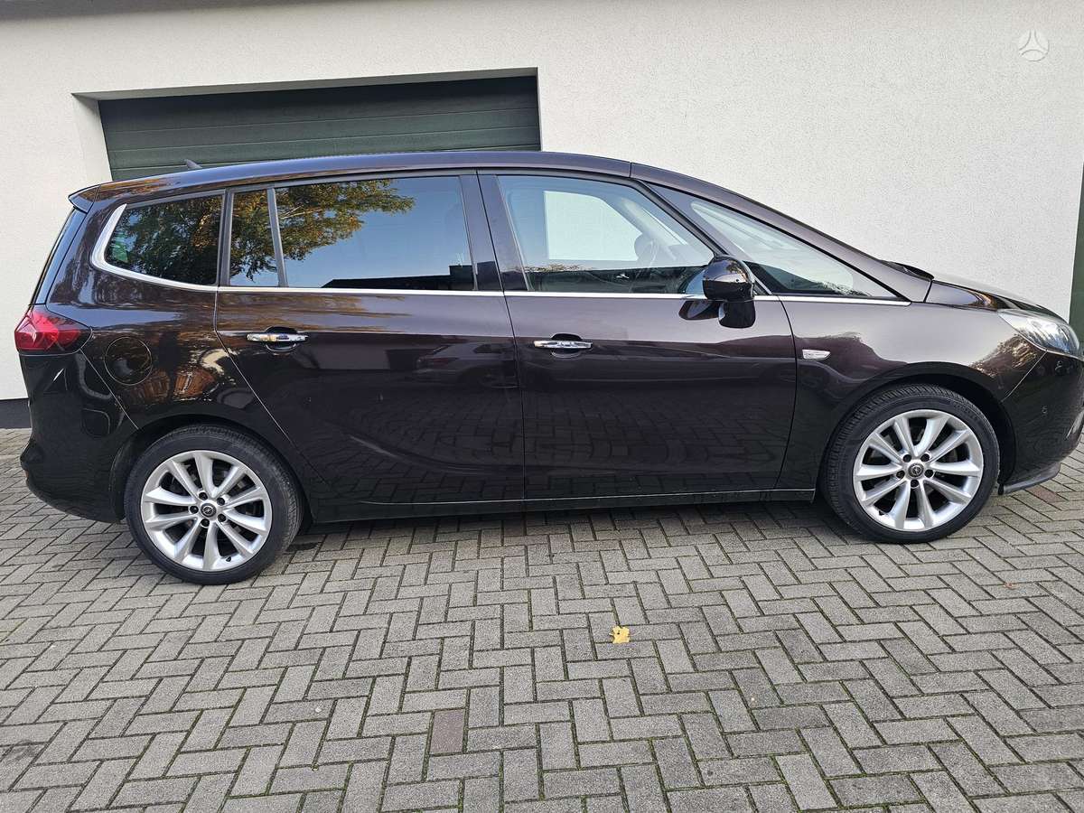 Opel Zafira 2012 — фото 9