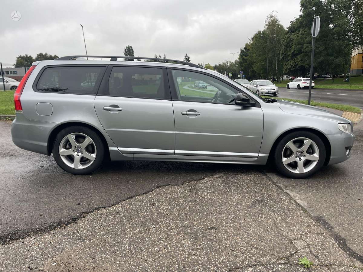 Volvo V70 2015 — photo 16