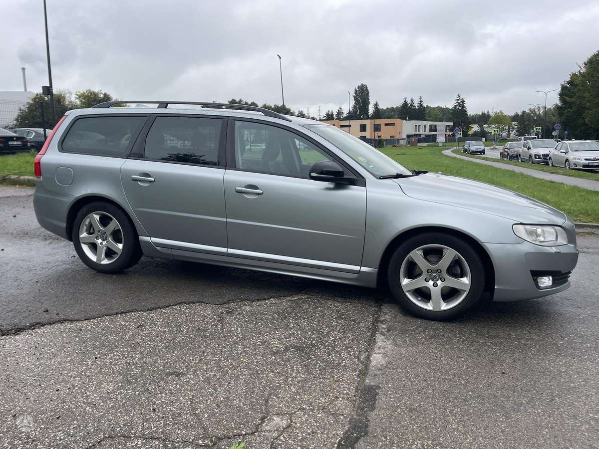 Volvo V70 2015 — photo 17