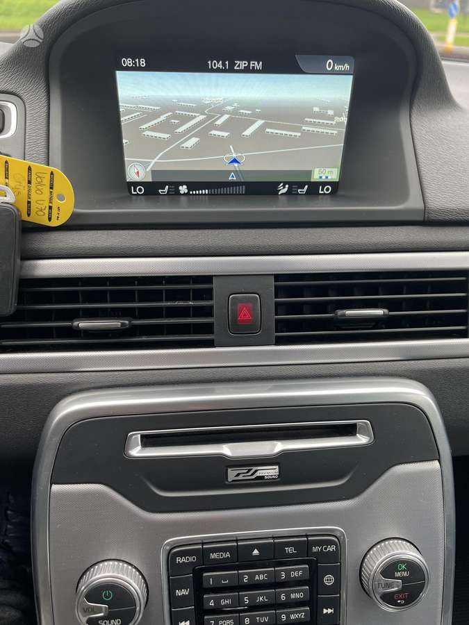Volvo V70 2015 — photo 25