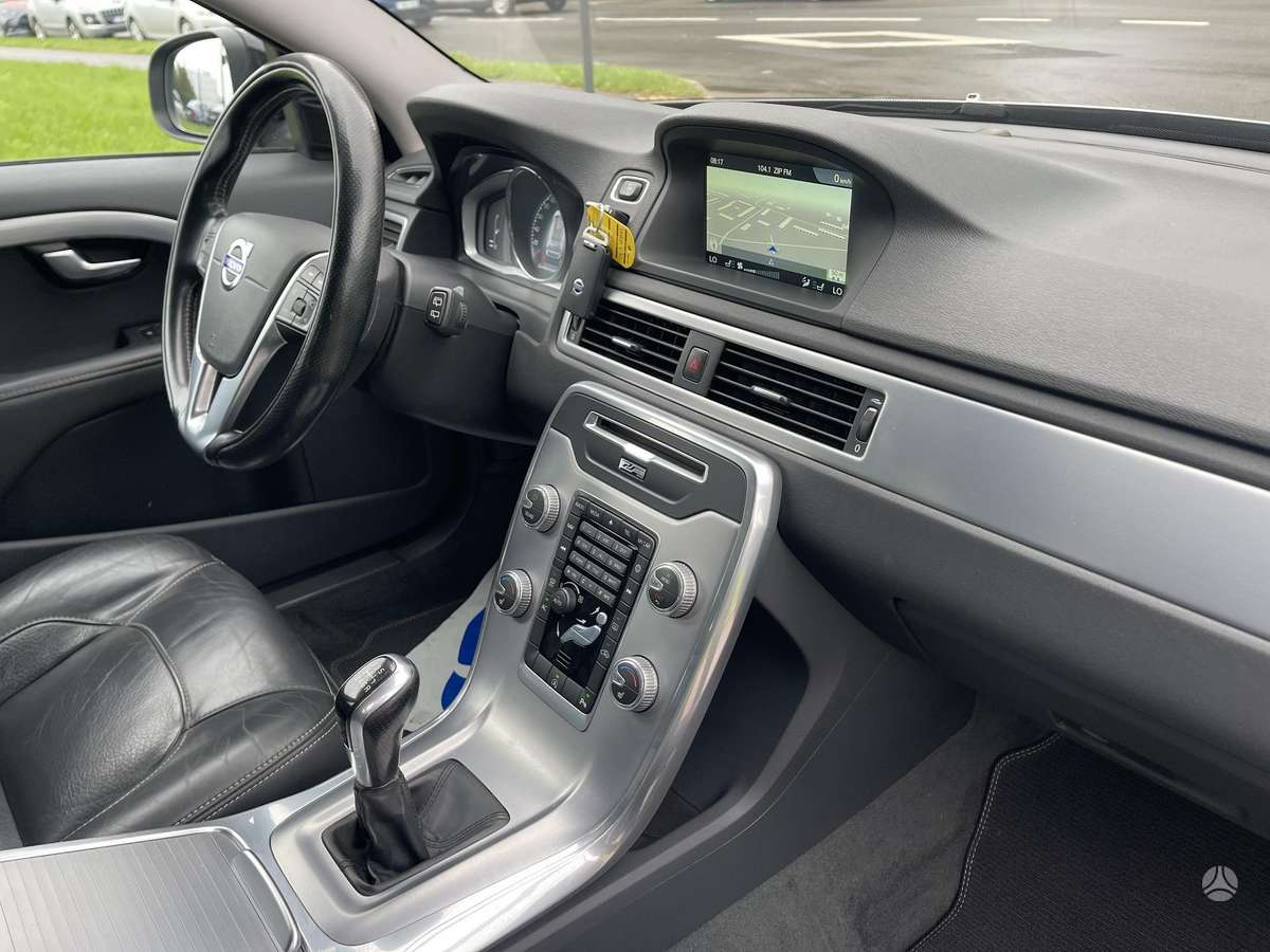 Volvo V70 2015 — photo 32