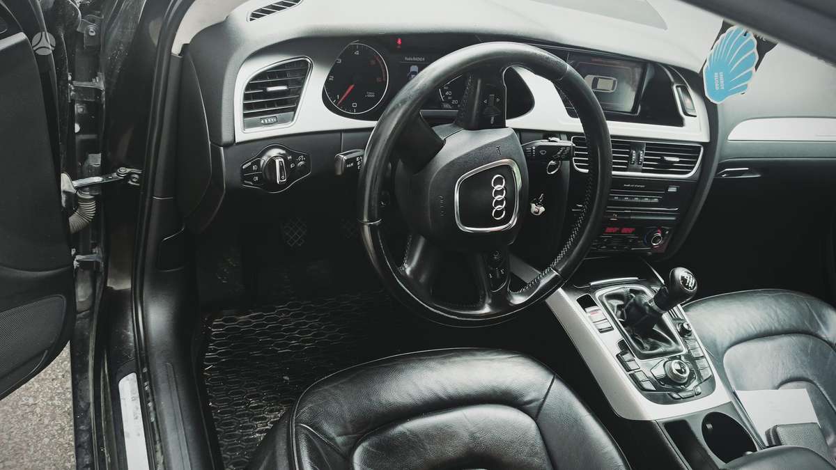 Audi A4 2009 — photo 10