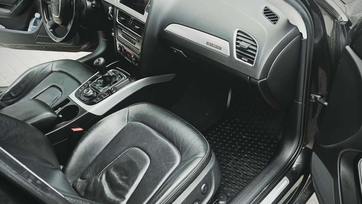 Audi A4 2009 — photo 14