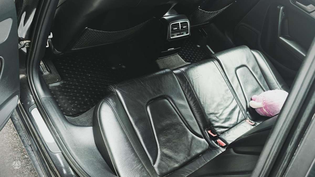 Audi A4 2009 — photo 18