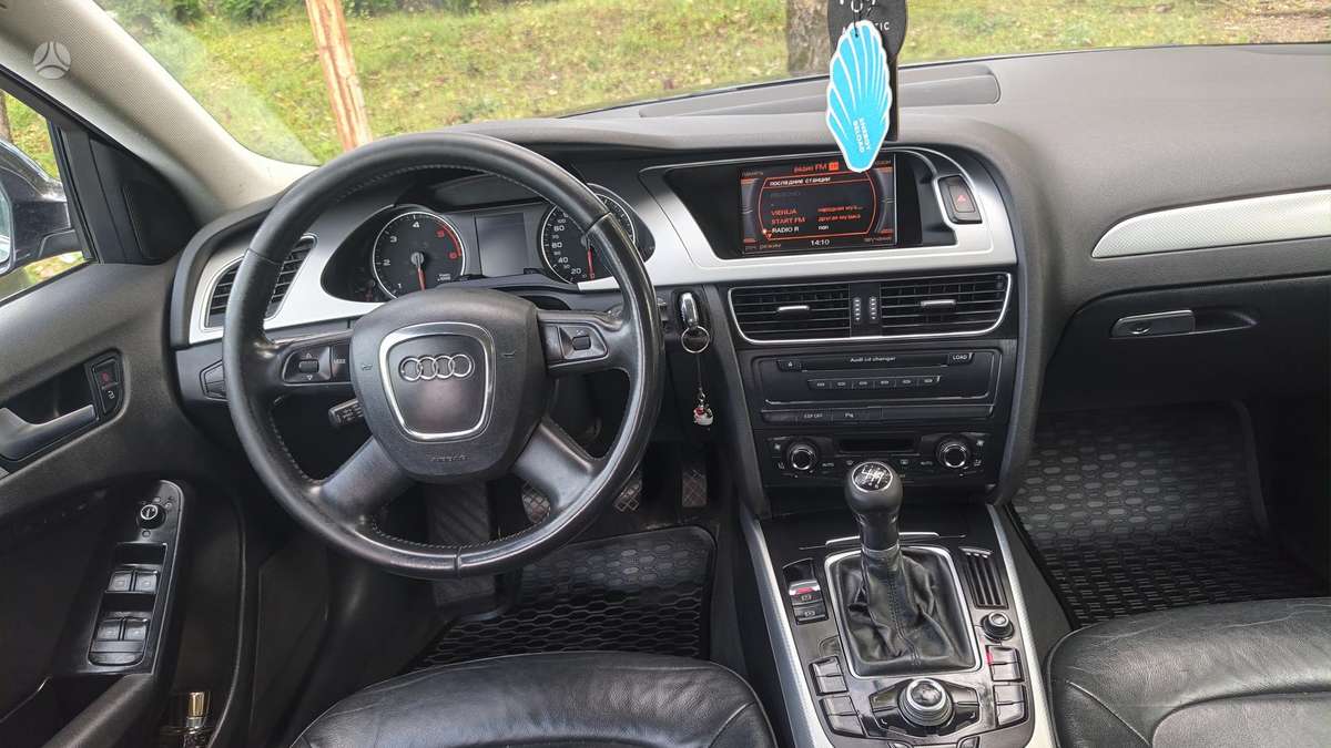 Audi A4 2009 — photo 7