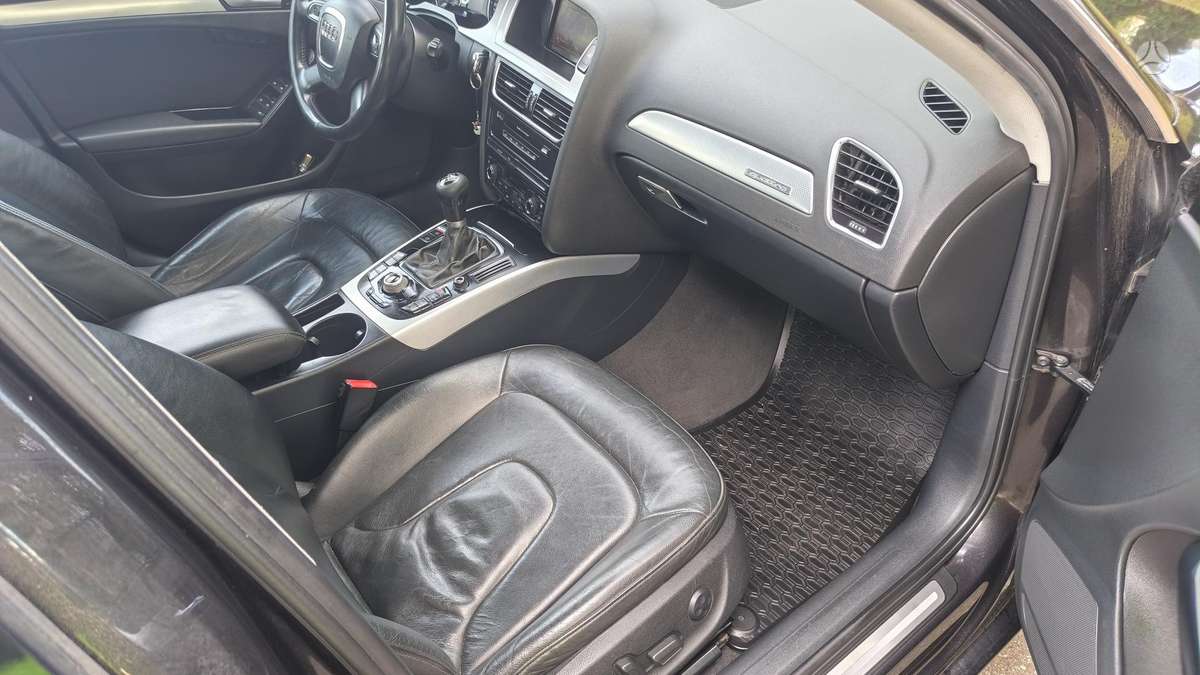 Audi A4 2009 — photo 8