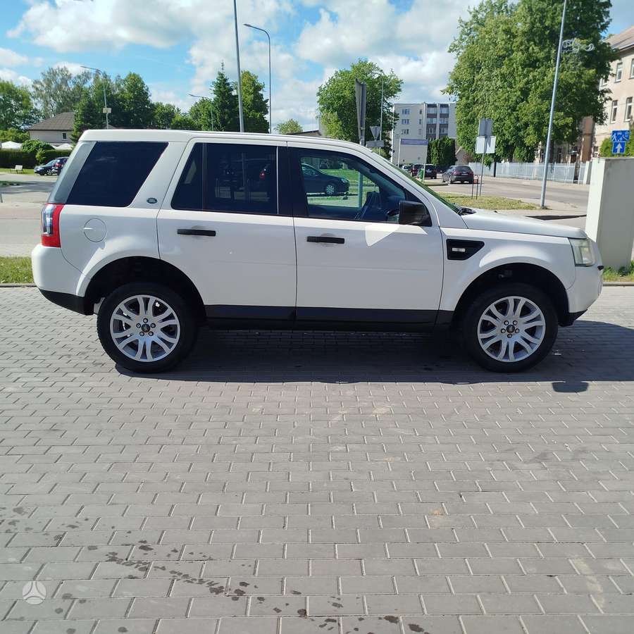 Land Rover 2010 — engine 2200 cm³, 160 HP (118kW)