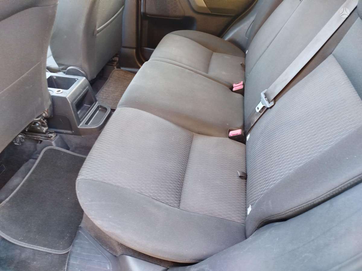 Land Rover 2010 — photo 6