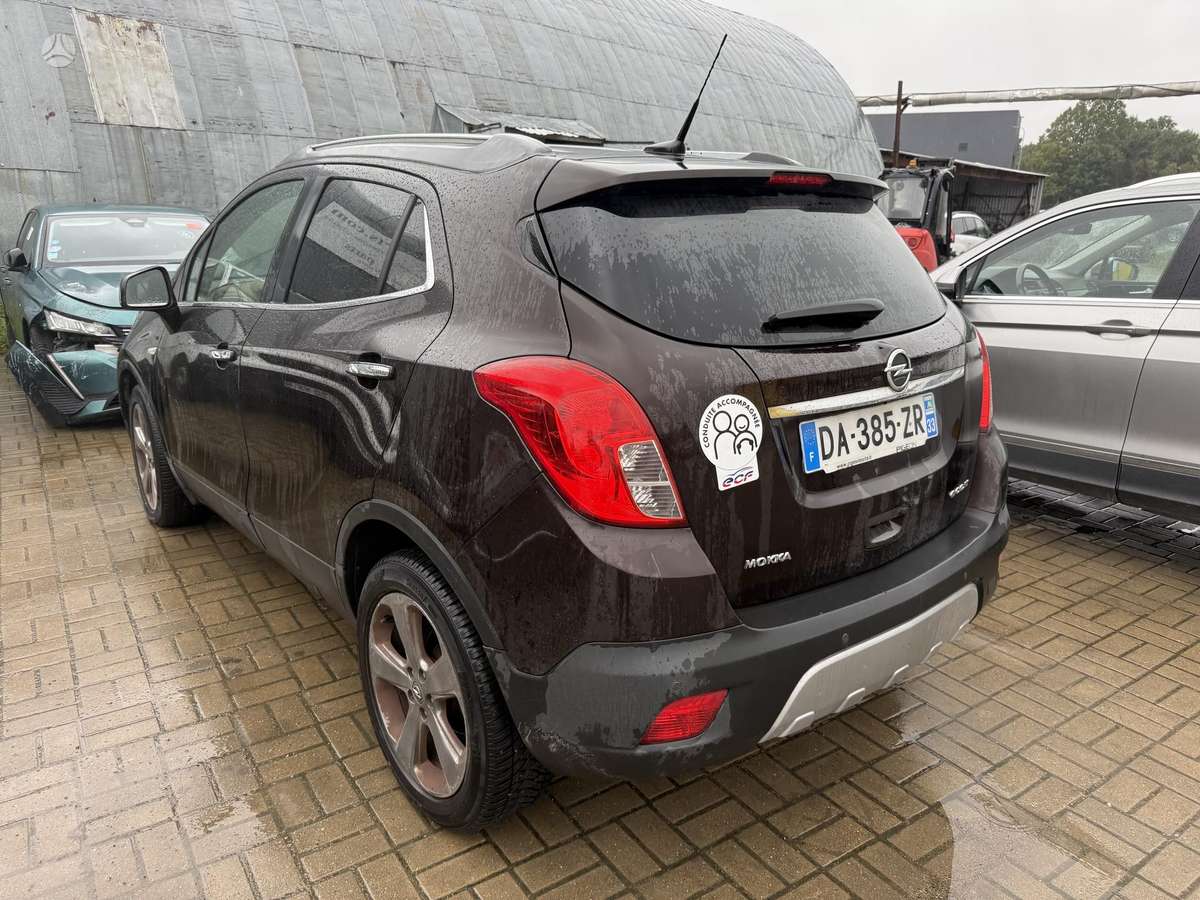 Opel Mokka 2013 — салон