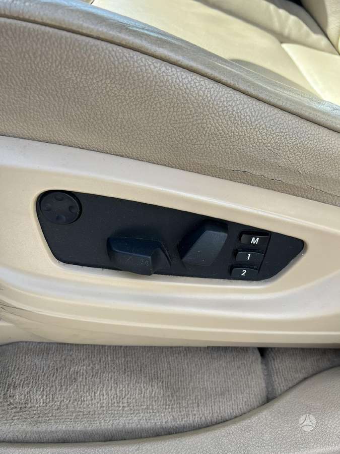 BMW X5 2011 — photo 10
