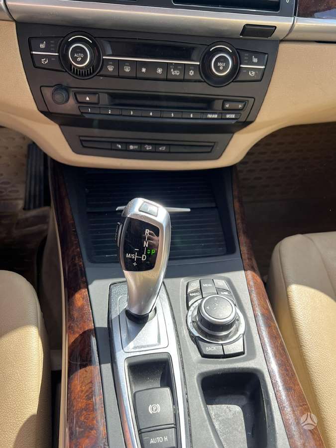 BMW X5 2011 — photo 11