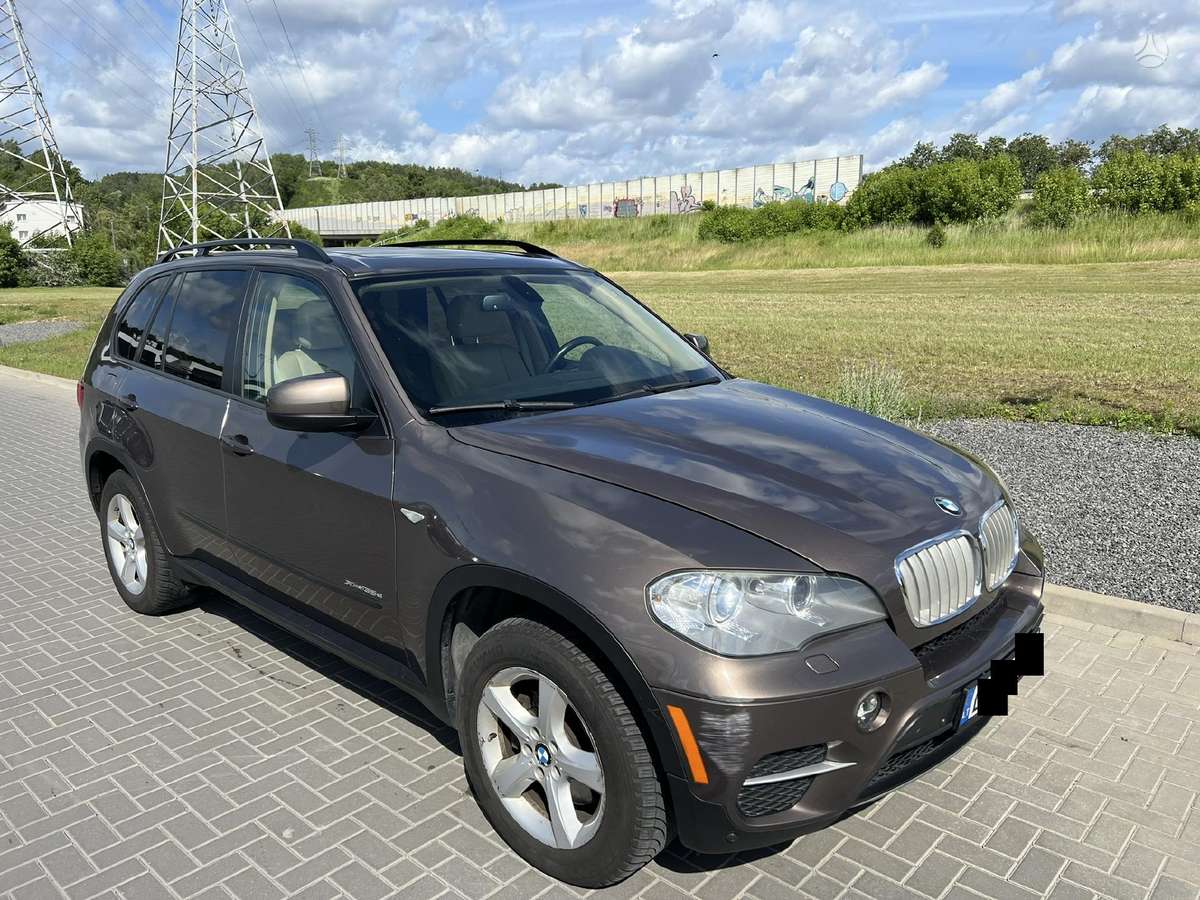 BMW X5 2011 — interior