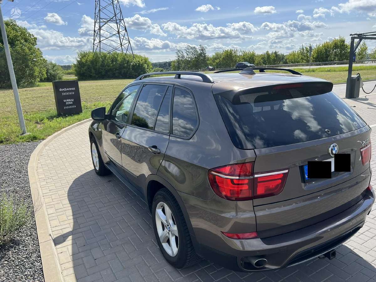 BMW X5 2011 — photo 6