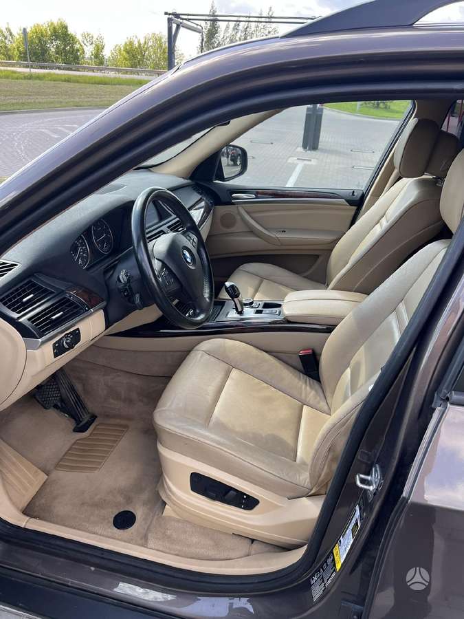 BMW X5 2011 — photo 7