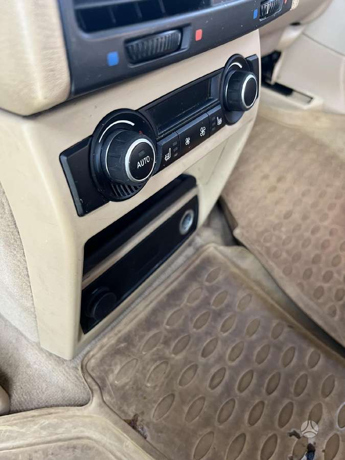 BMW X5 2011 — photo 9