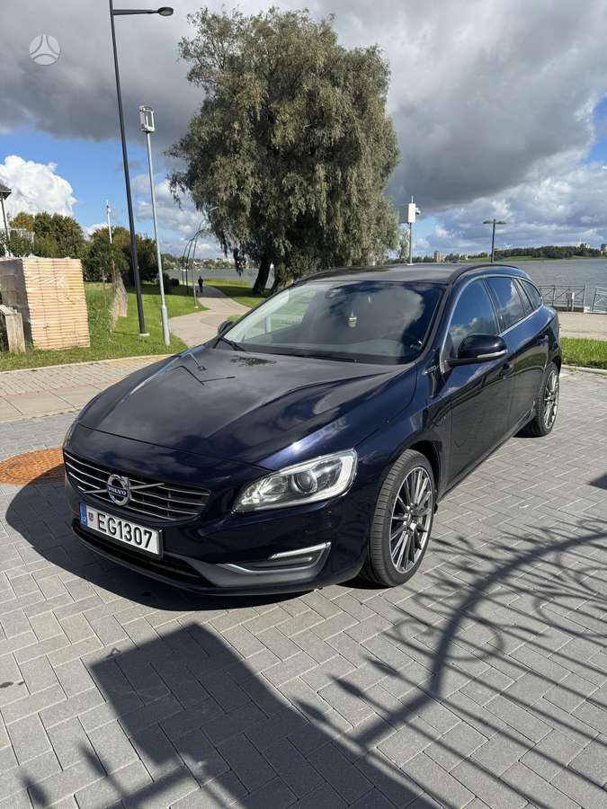 Volvo V60 2015 — вигляд ззаду