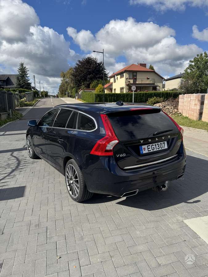Volvo V60 2015 — салон