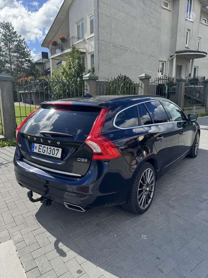 Volvo V60 2015 — двигун 2400 cm³, 163 HP (120kW)