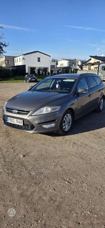 Ford Mondeo 2014 — вигляд ззаду