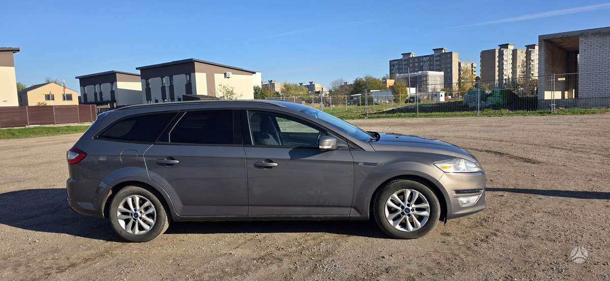 Ford Mondeo 2014 — салон