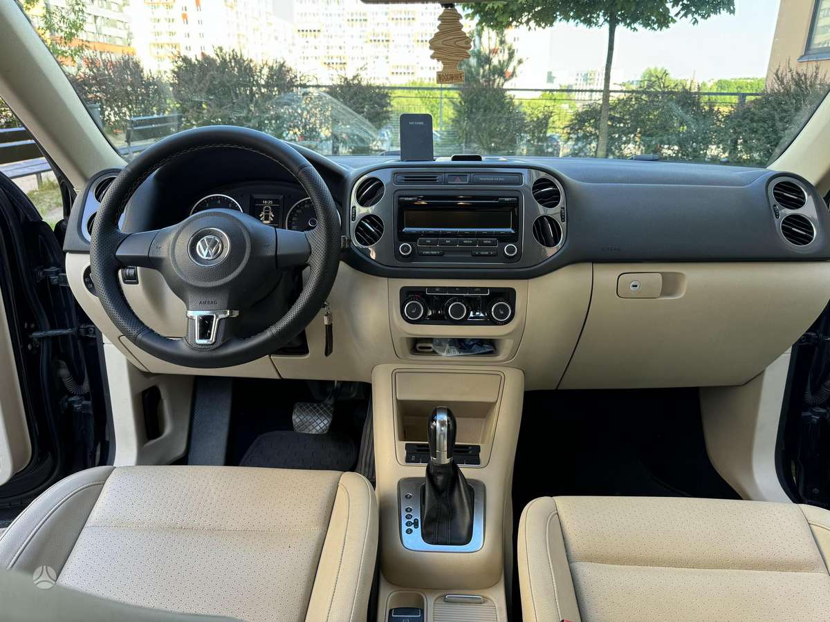 Volkswagen Tiguan 2012 — photo 11